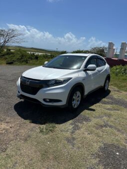 White Honda Vezel 2016