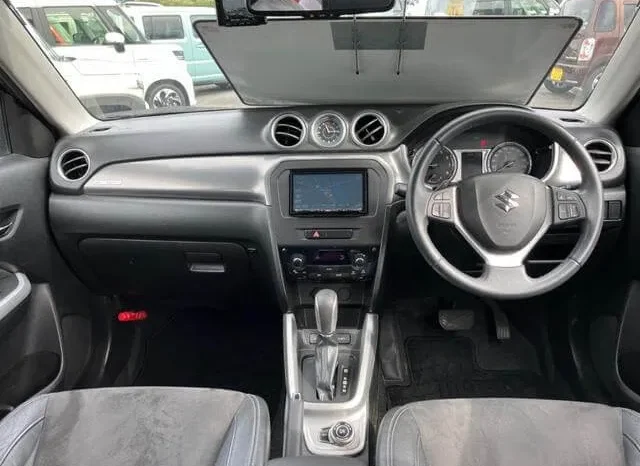 
								Suzuki Escudo 2016 Black full									