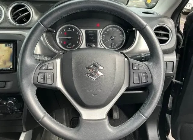 
								Suzuki Escudo 2016 Black full									